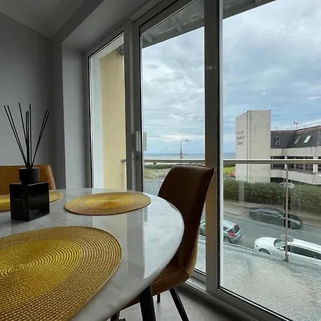 Exquisite Sea View In Salthill, Appartement