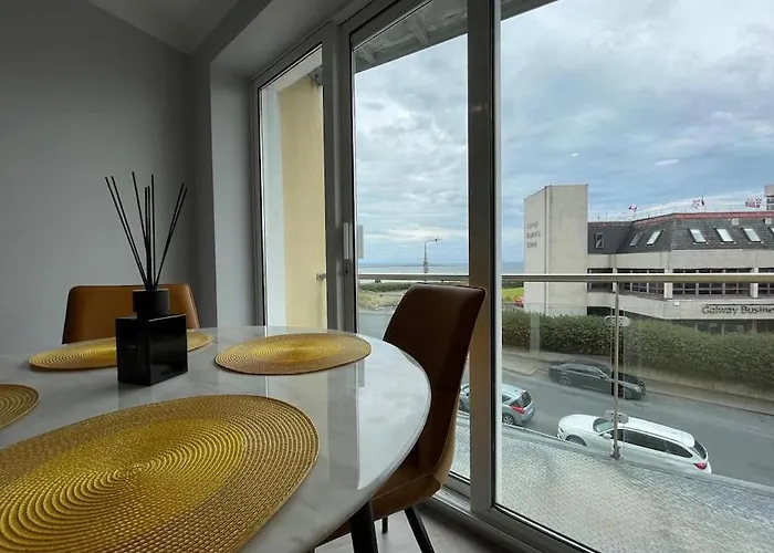 Exquisite Sea View In Salthill, Lejlighed